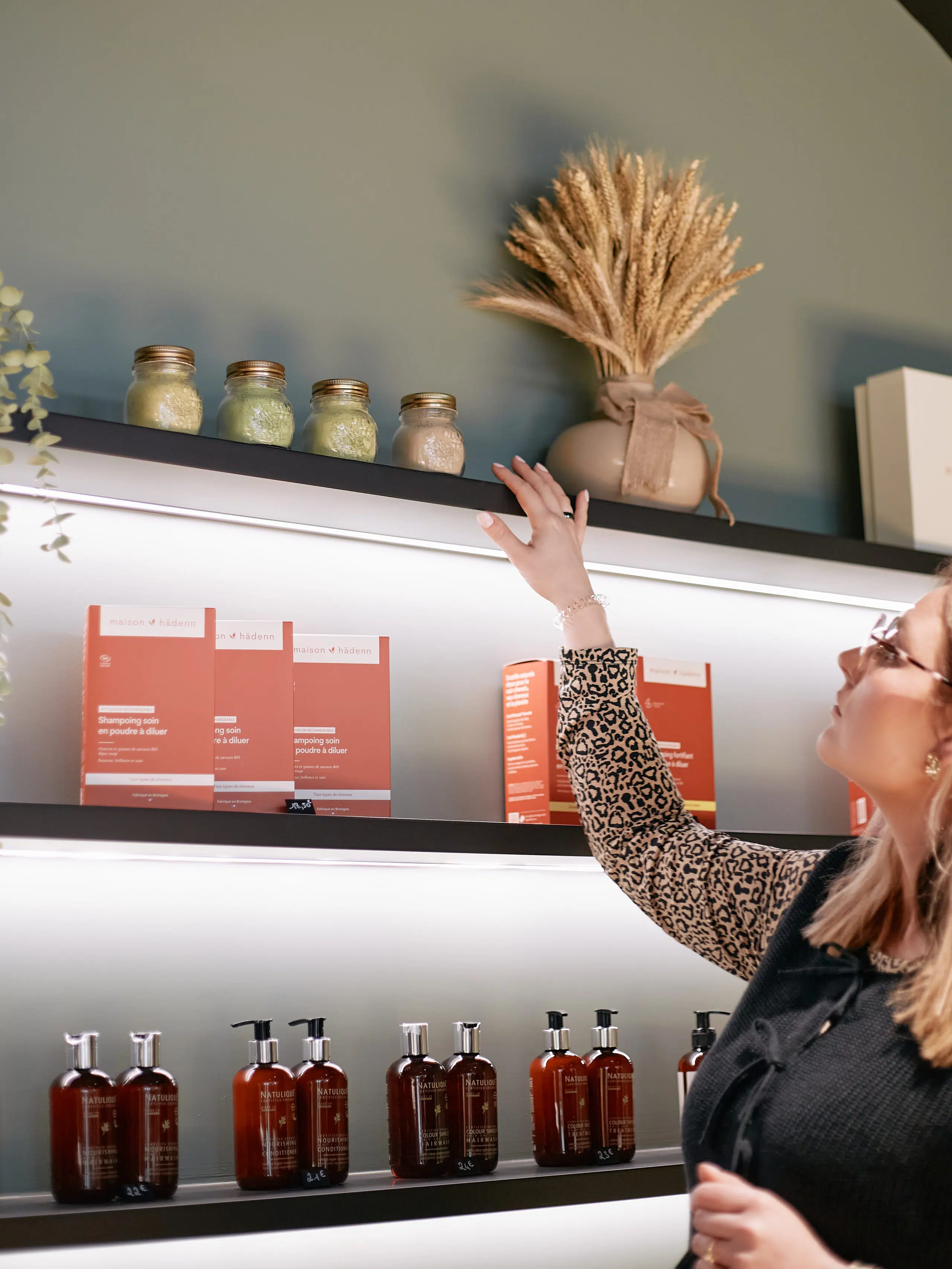 Vegetal Mood : agencement d’un salon de coiffure végétal, réalisé par Inside