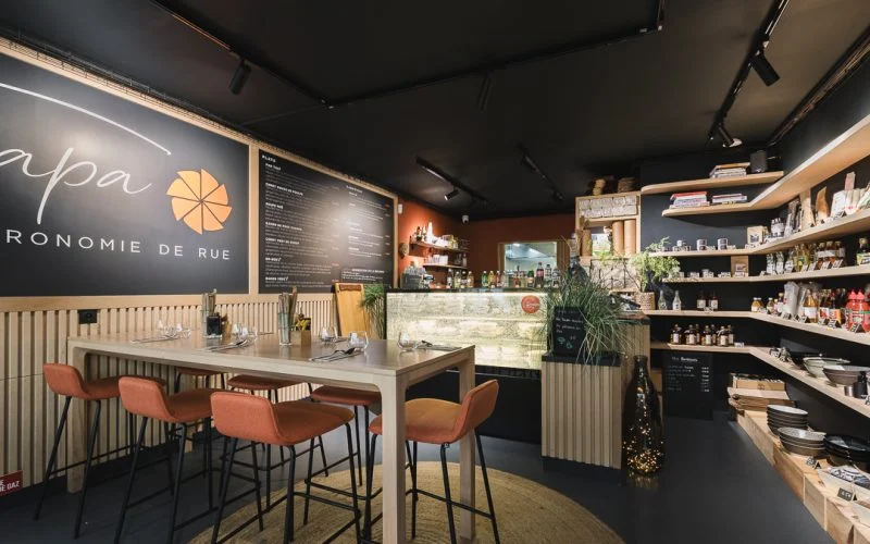 Restaurant de street food thaï à Auray rénové et agencé, avec mobilier Alki