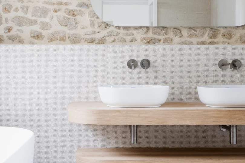 Meubles de salle de bains sur mesure aux lignes arrondies