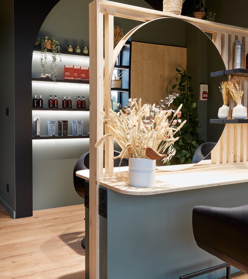 Inside-BrechSalonCoiffure7_03_253783