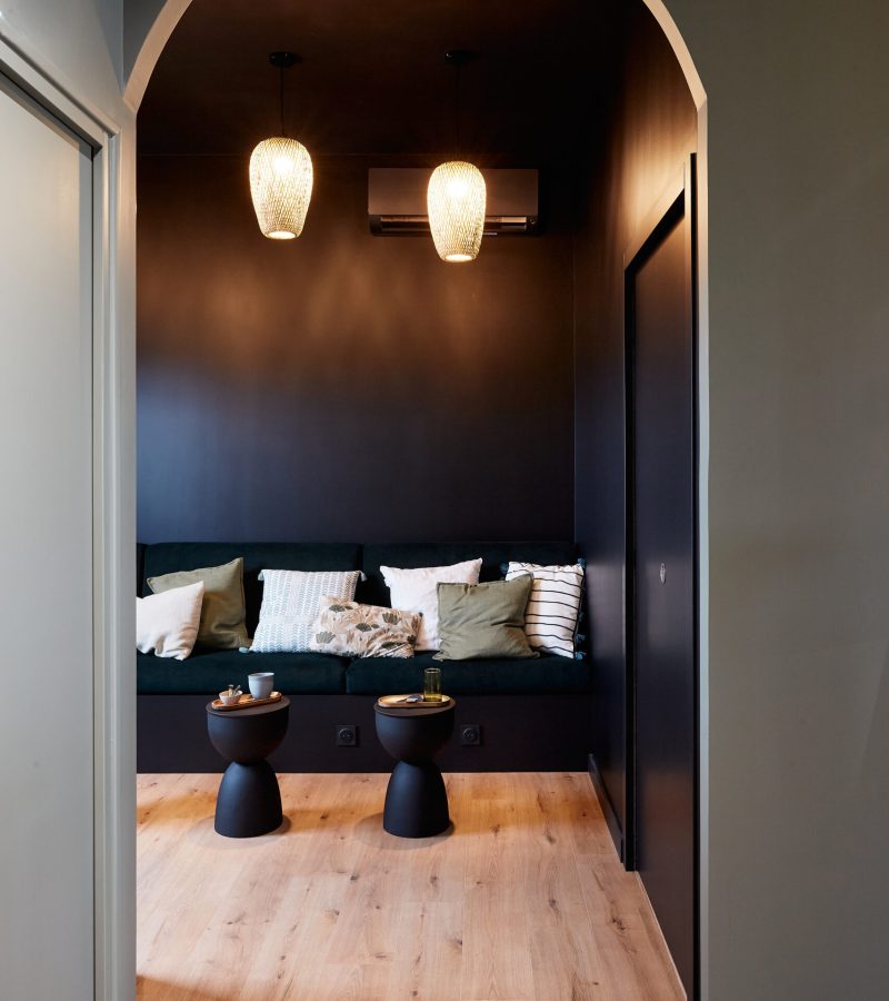 Inside-BrechSalonCoiffure7_03_253790