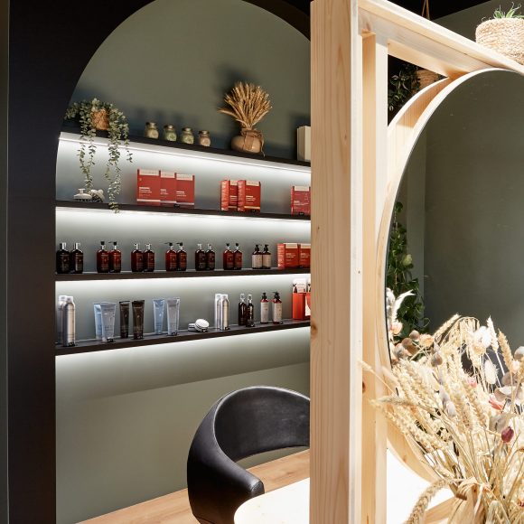 Inside-BrechSalonCoiffure7_03_253836