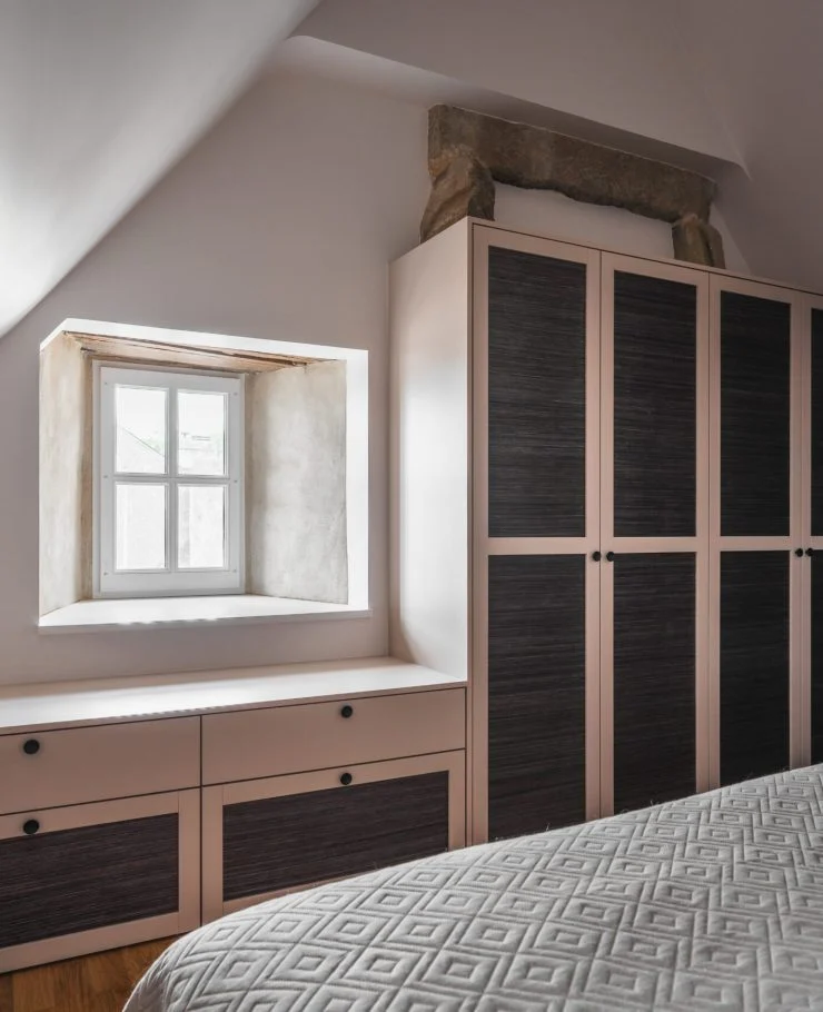 Dressing, meuble bas et rangements intégrés sur mesure sous les combles