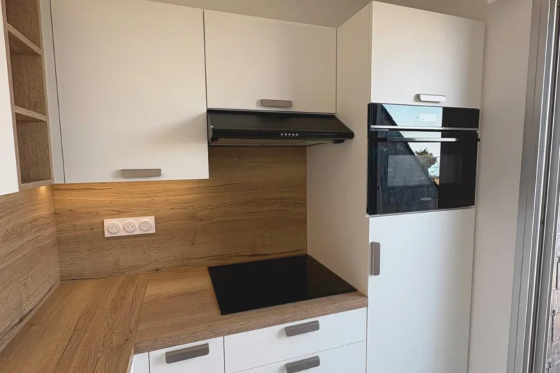 Petite cuisine 100 % sur mesure Smart Space, conçue pour optimiser chaque centimètre